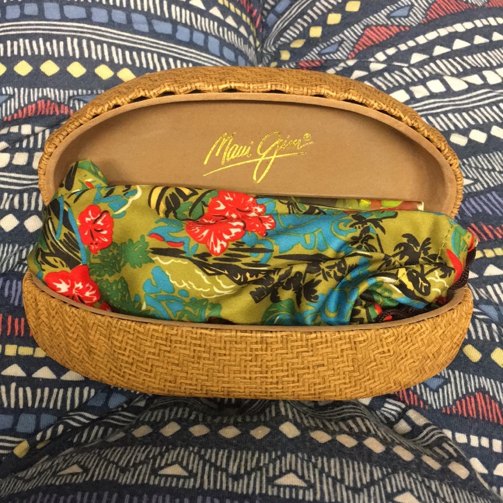 Brand new Maui Jim Venus Pools